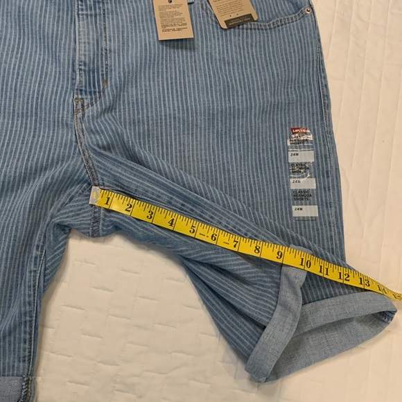 NWT Levi’s Classic Bermuda Denim Shorts, Cuffed Hem, Pin Stripes, Size 24W - Picture 13 of 15
